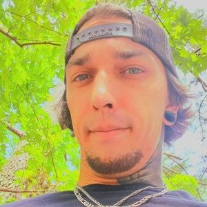 Meet your Posher, Dustin